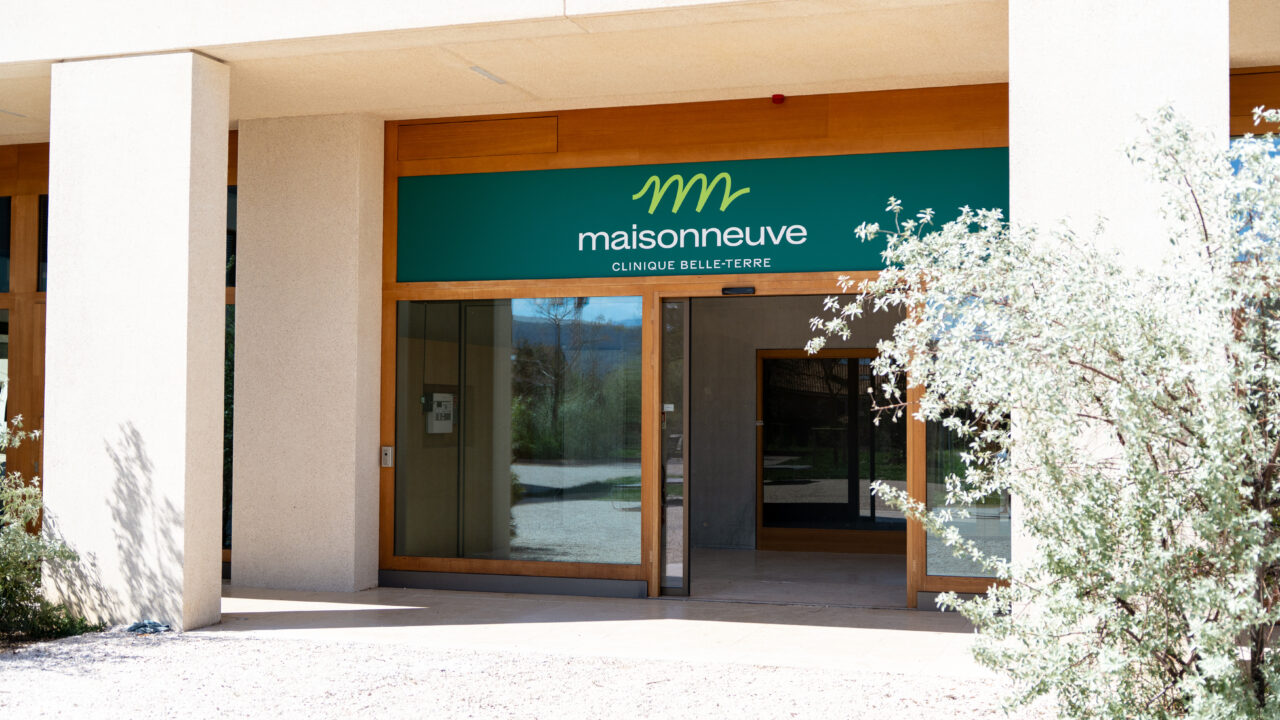 Entrée de la clinique Maisonneuve Belle-Terre, établissement de santé et de rééducation situé à Thônex